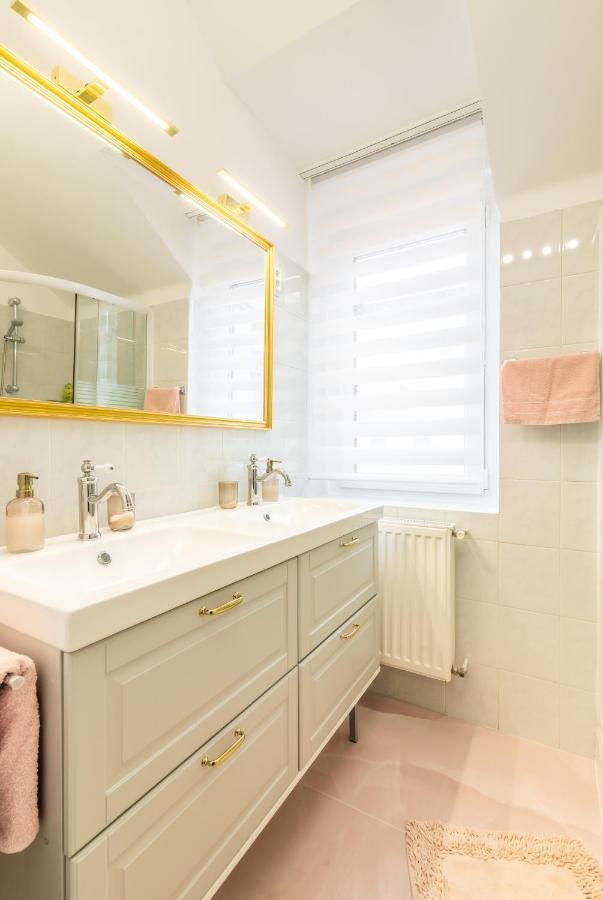 Monarchia Apartman Pearl Mosonmagyaróvár Екстериор снимка
