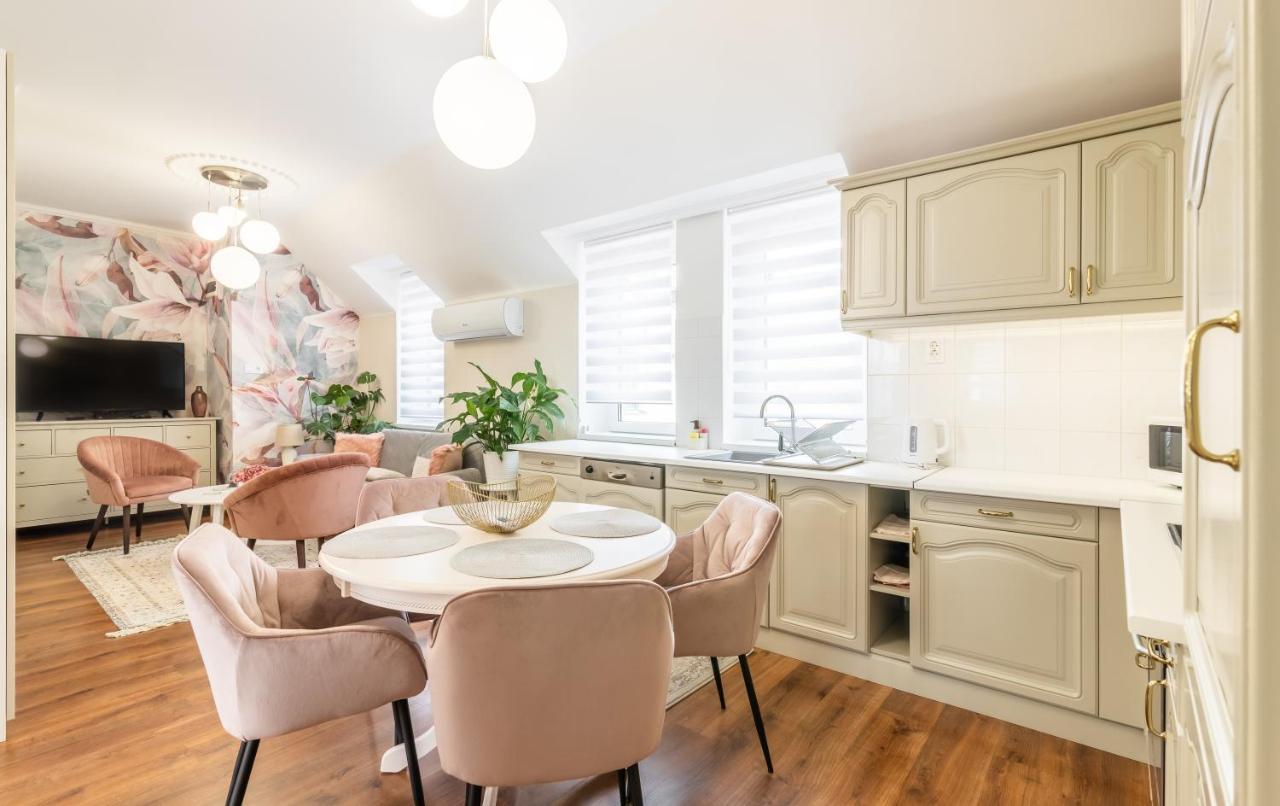 Monarchia Apartman Pearl Mosonmagyaróvár Екстериор снимка