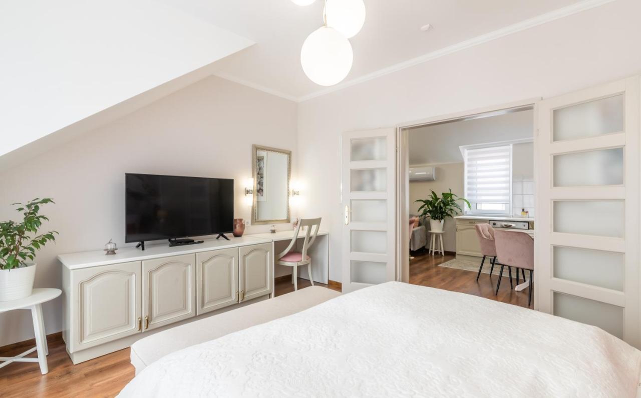 Monarchia Apartman Pearl Mosonmagyaróvár Екстериор снимка