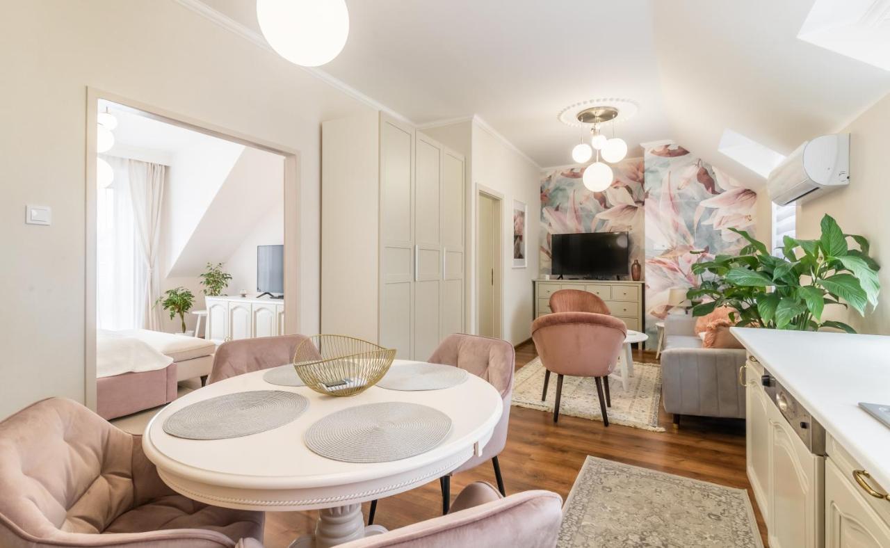 Monarchia Apartman Pearl Mosonmagyaróvár Екстериор снимка